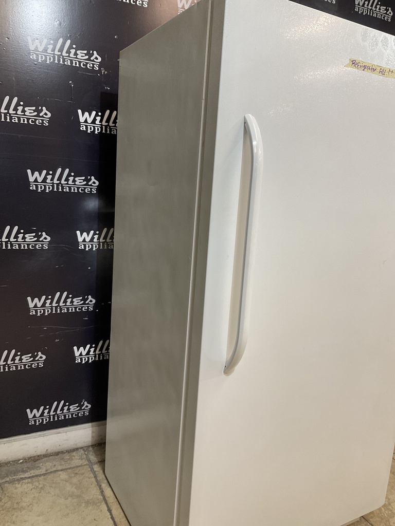 Frigidaire Refrigerator Single Door 34x67” (White) 