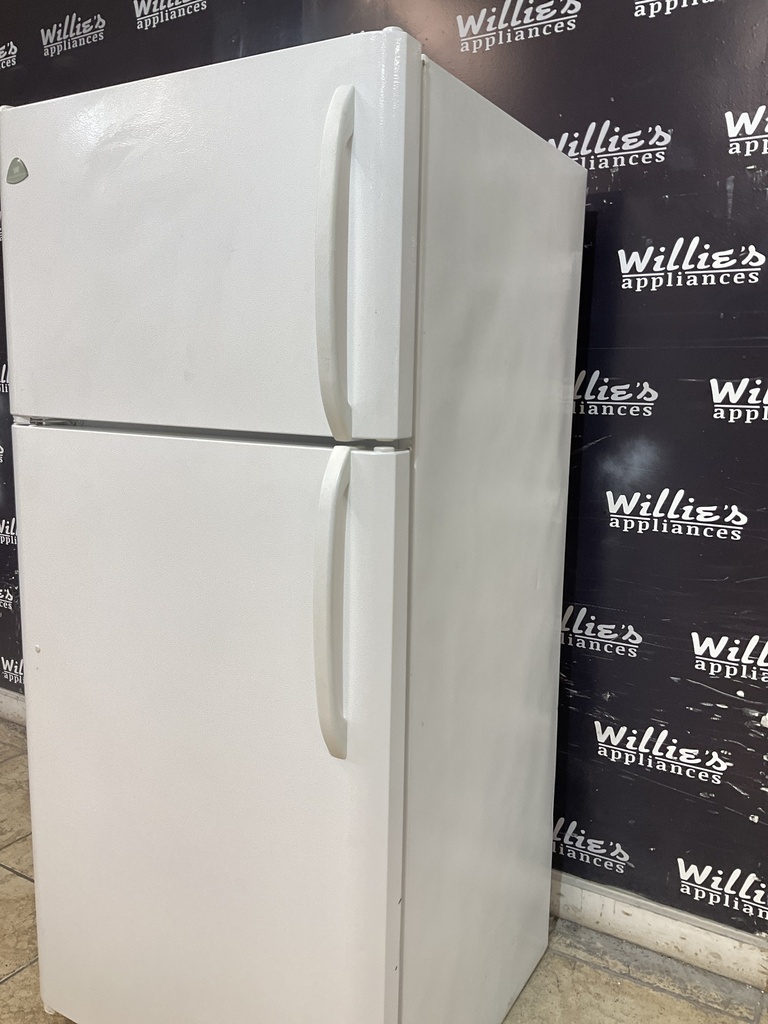 White Westinghouse Refrigerator Top and Bottom 30x66 1/2” (White) 