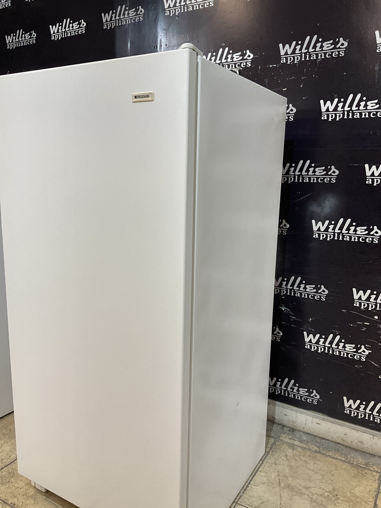 Frigidaire Freezer Upright 28x60 (white) 