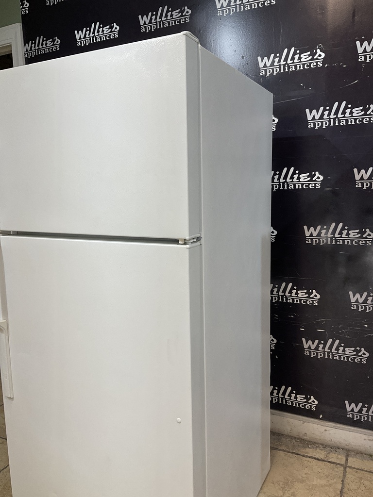 Hotpoint Refrigerator Top and Bottom 28x61 1/2” (White) 