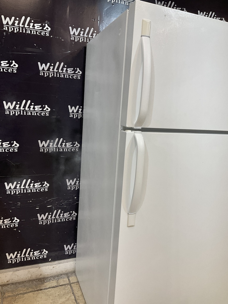 Frigidaire Refrigerator Top and Bottom 30x65 1/2” (White) 