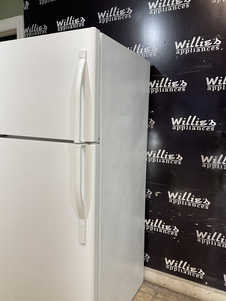 Frigidaire Refrigerator Top and Bottom 30x65 (white) 