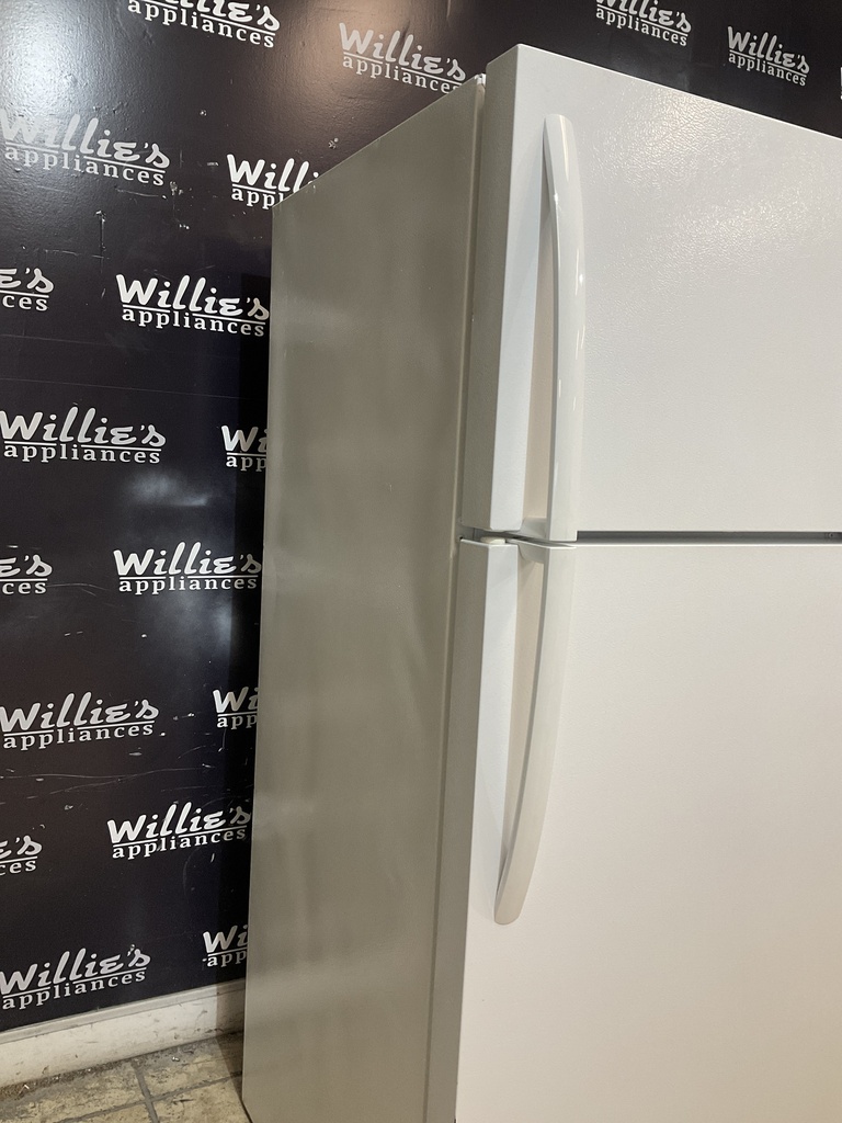 Frigidaire Refrigerator Top and Bottom 28 1/2” x 65” (White)