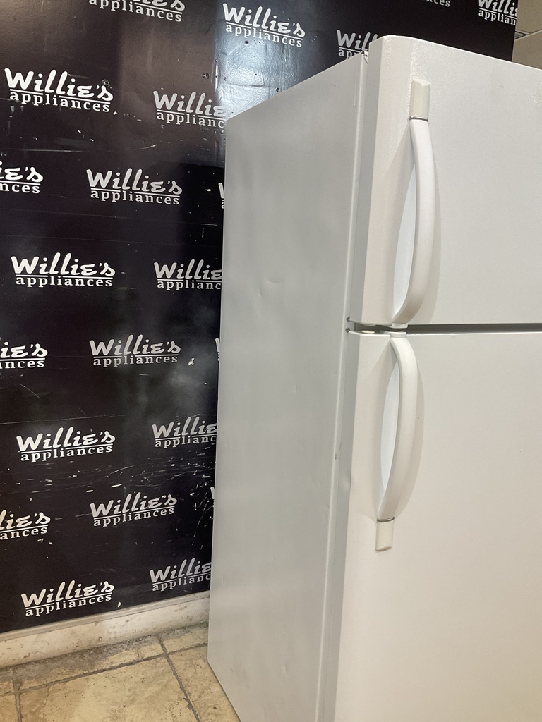 Frigidaire Refrigerator Top and Bottom 30x65 1/2” (White) 