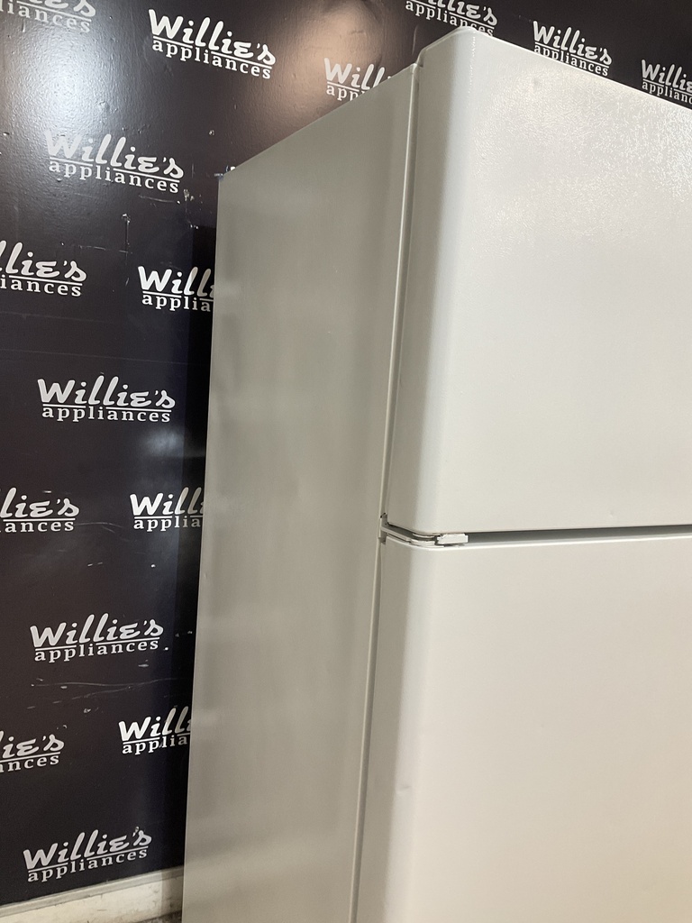 Hotpoint Refrigerator Top and Bottom 33x67 (White) 