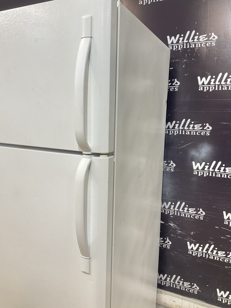 Frigidaire Refrigerator Top and Bottom 30x65 1/2” (White) 