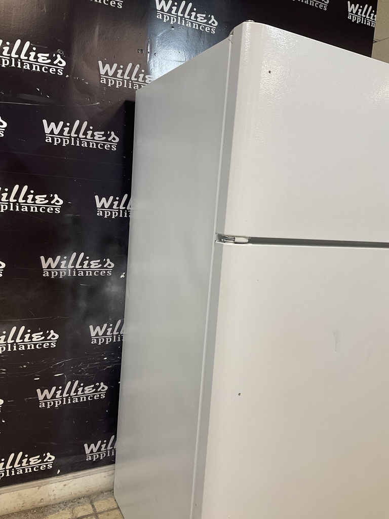 Frigidaire Refrigerator Top and Bottom 30x65 1/2” (white) 