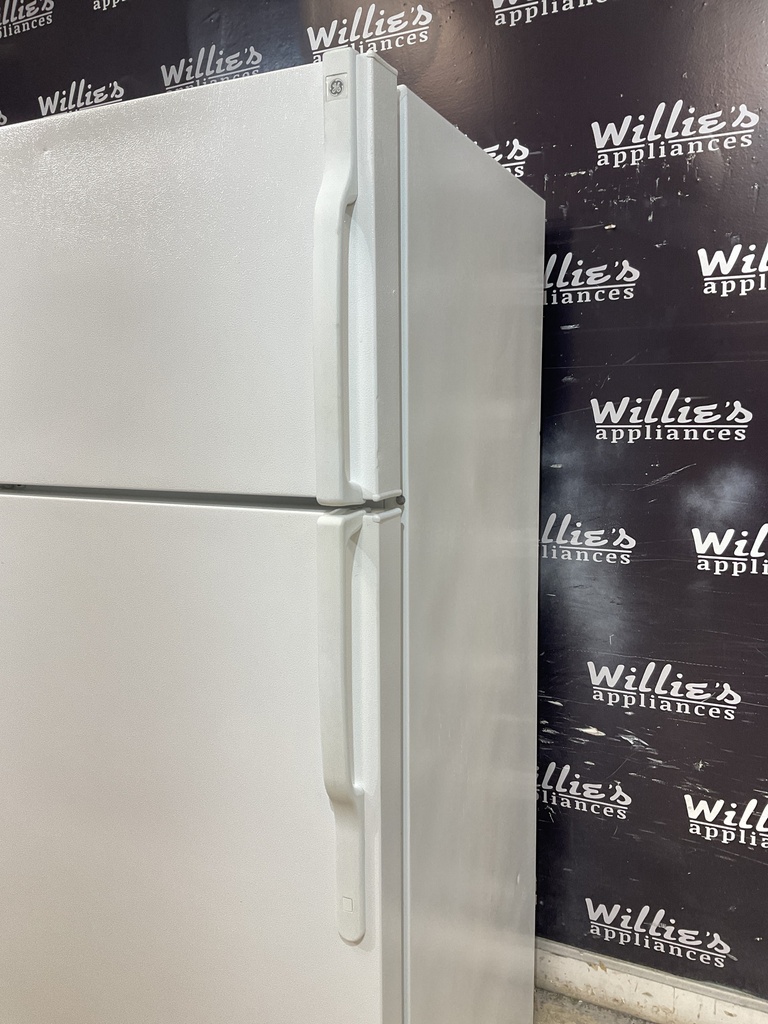 Ge Refrigerator Top and Bottom 28x64 1/2” (White) 