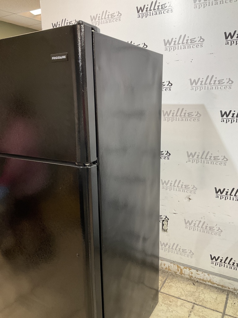 Frigidaire Refrigerator Top and Bottom 30x66 (Black) 