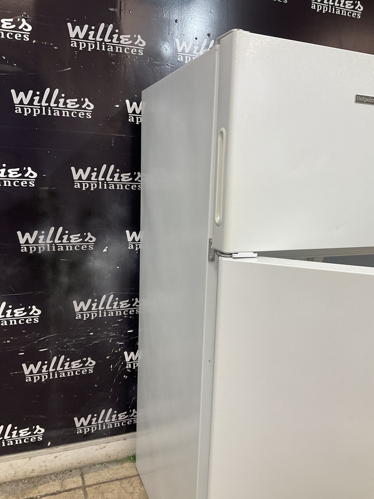 Hotpoint Refrigerator Top and Bottom 28x61 1/2” (White) 