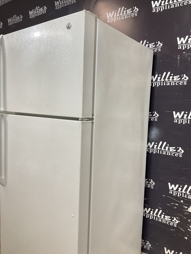 Ge Refrigerator Top and Bottom 28x67 (White) 