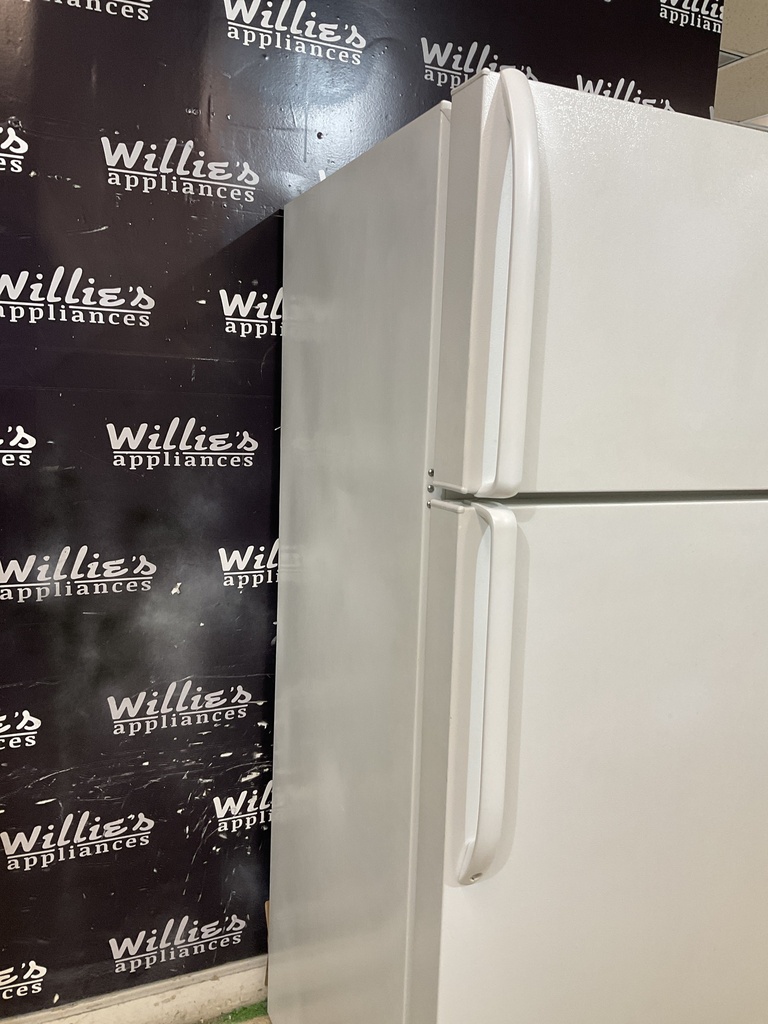 Ge Refrigerator Top and Bottom 28x67 (White) 