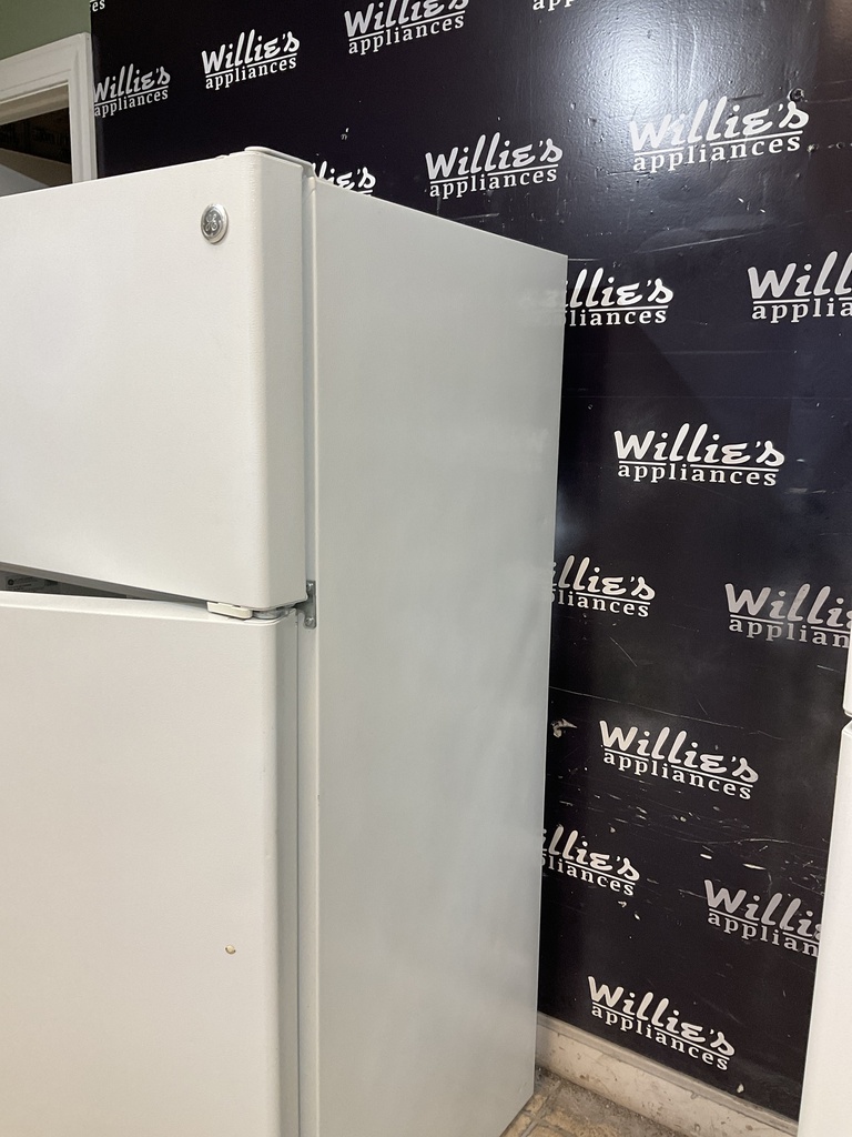 Ge Refrigerator Top and Bottom 28x61 1/2” (White) 