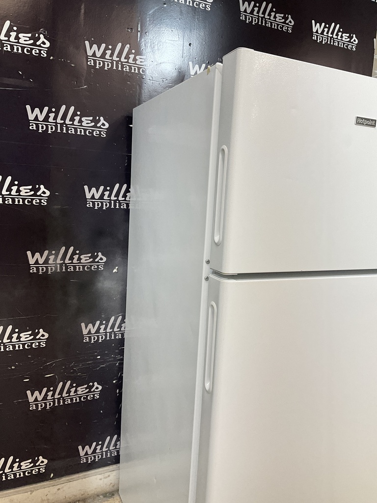 Hotpoint Refrigerator Top and Bottom 28x61 1/2” (White) 