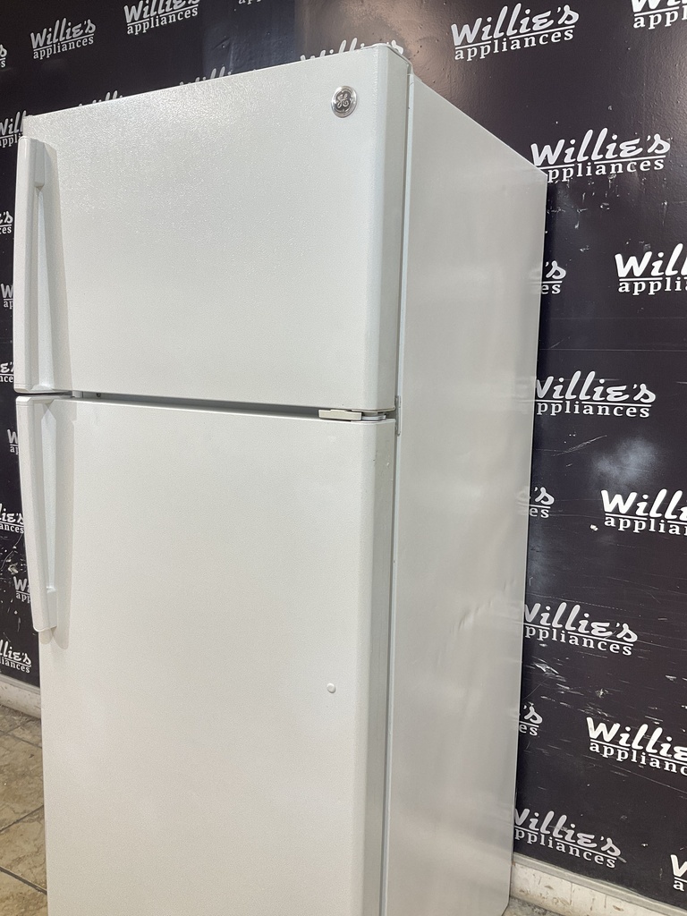 Ge Refrigerator Top and Bottom 28x66 1/2” (White)