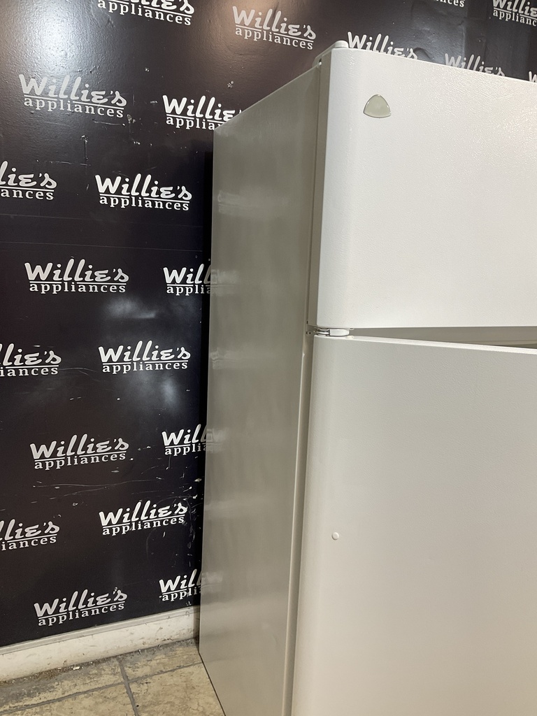 White Westinghouse Refrigerator Top and Bottom 30x66 (White) 