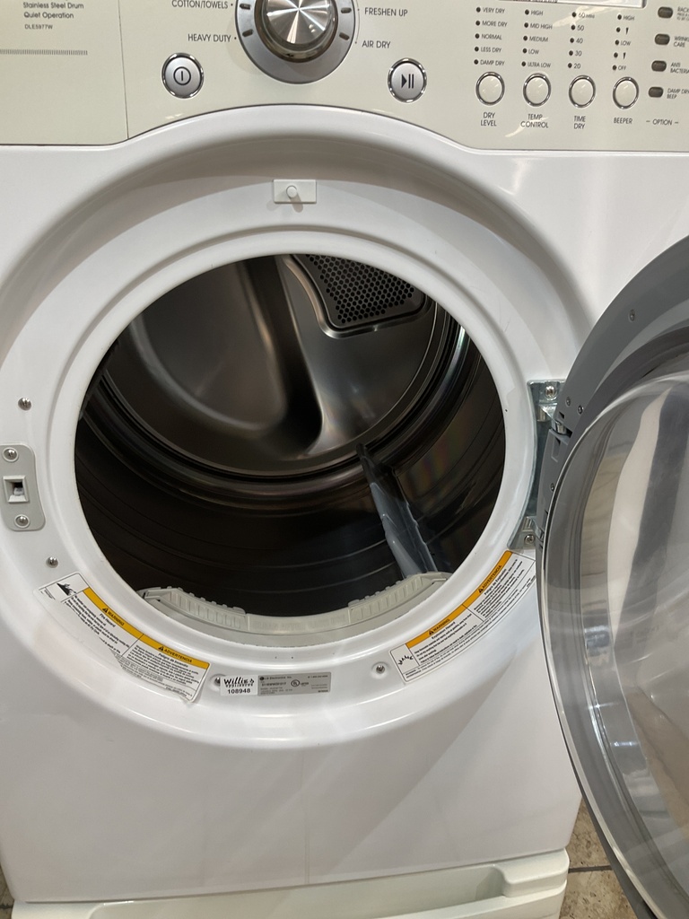 Lg Electric Dryer 220volts (30 AMP) 27inches {4 prong} (White) 