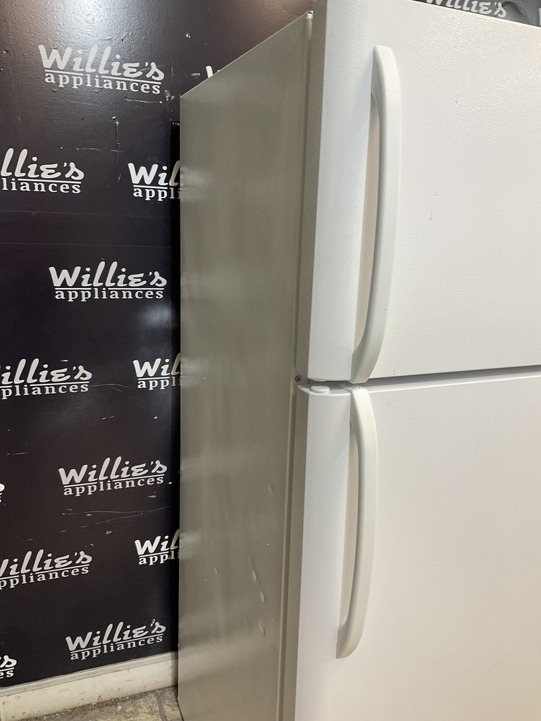 White Westinghouse Refrigerator Top and Bottom 30x66 (White) 