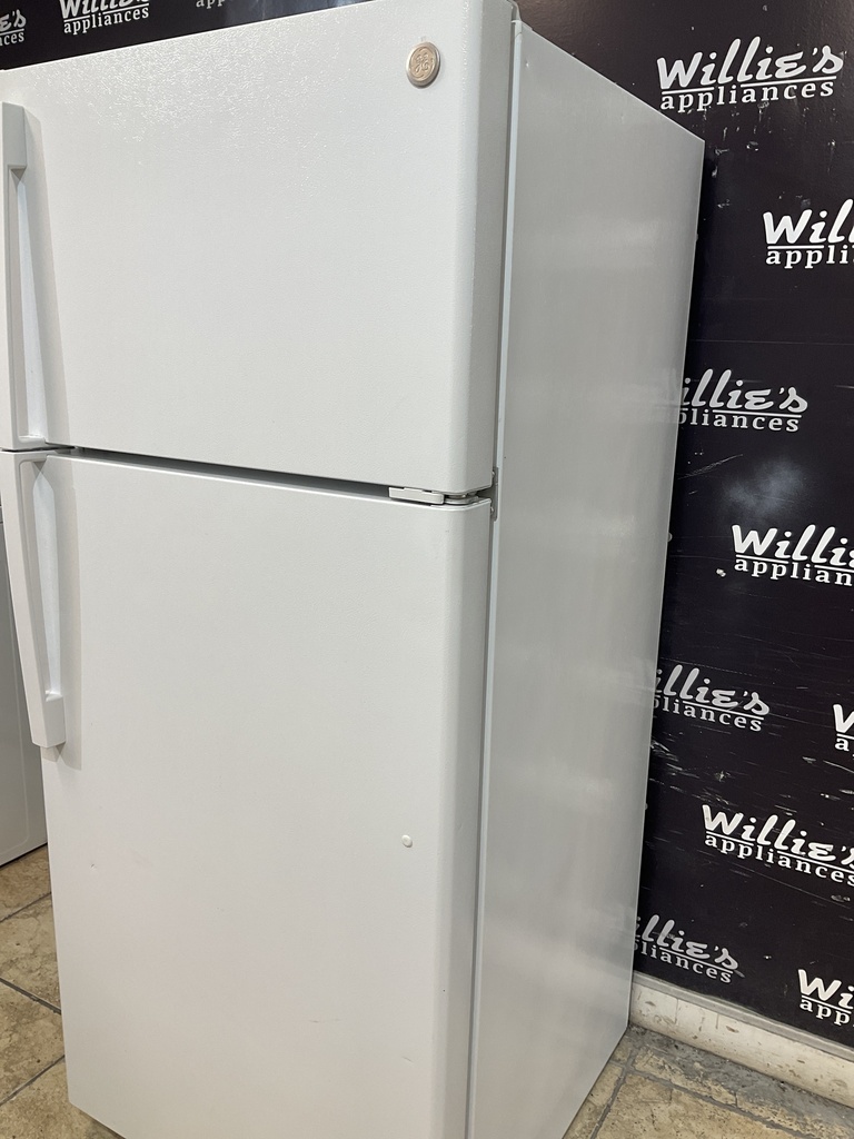 Ge Refrigerator Top and Bottom 28x64 1/2” (White) 