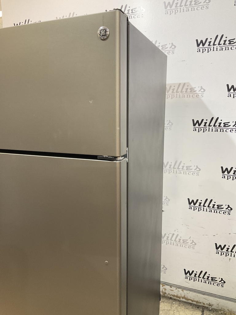 Ge Refrigerator Top and Bottom 28x66 1/2” (Black Stainless) 