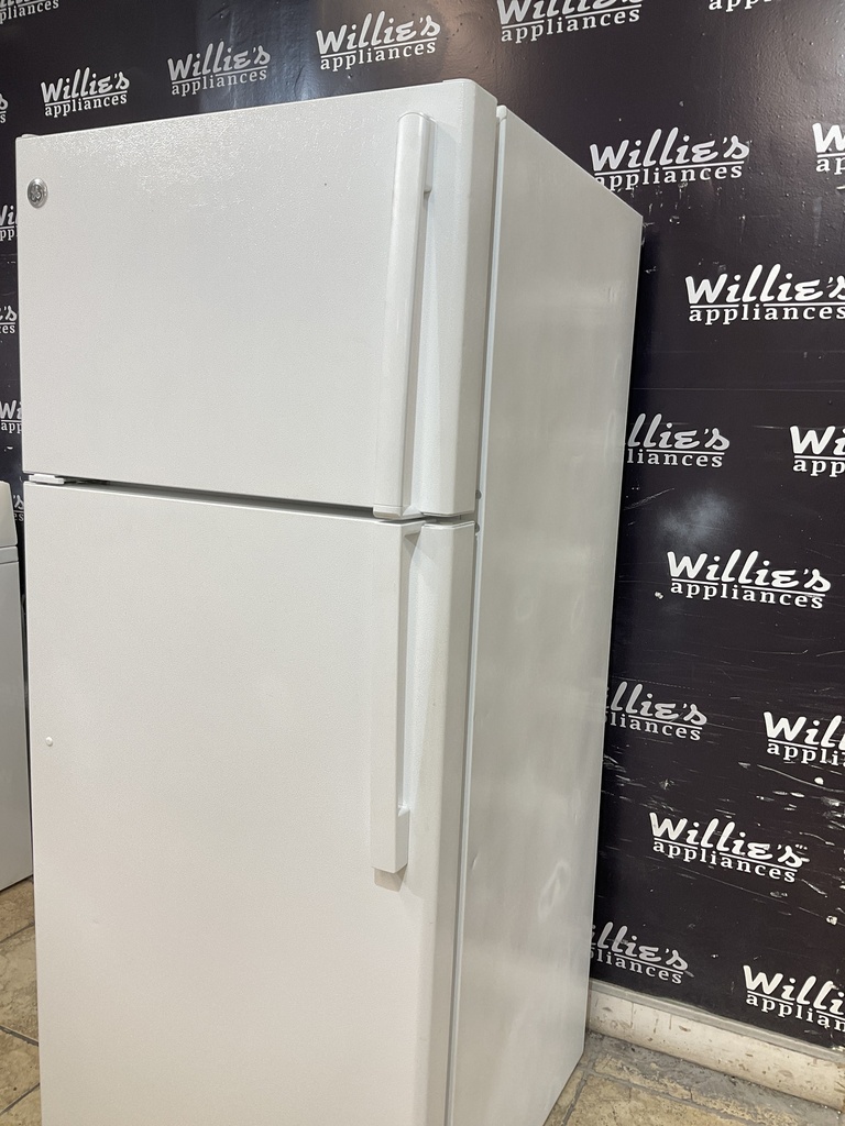 Ge Refrigerator Top and Bottom 28x64 1/2” (White) 