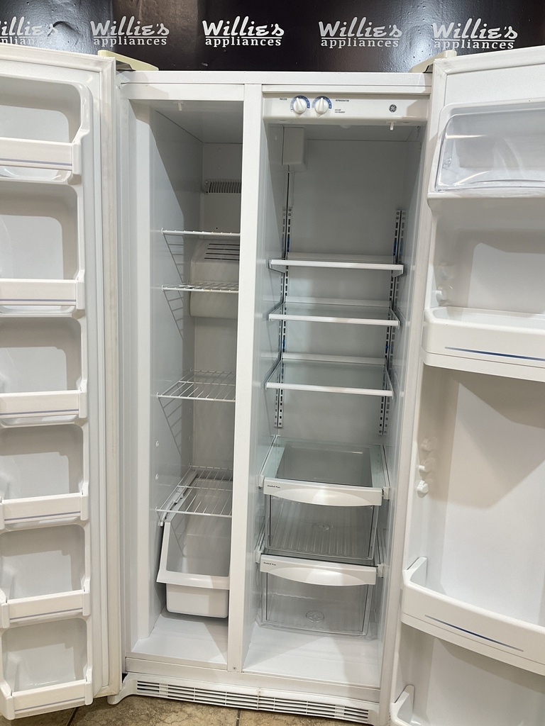 Ge Refrigerator Side by Side 32x67 1/2” (White) 