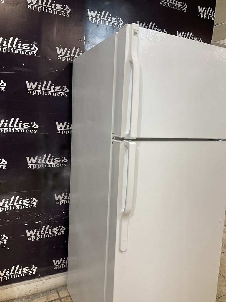 Ge Refrigerator Top and Bottom 28x67 (White) 