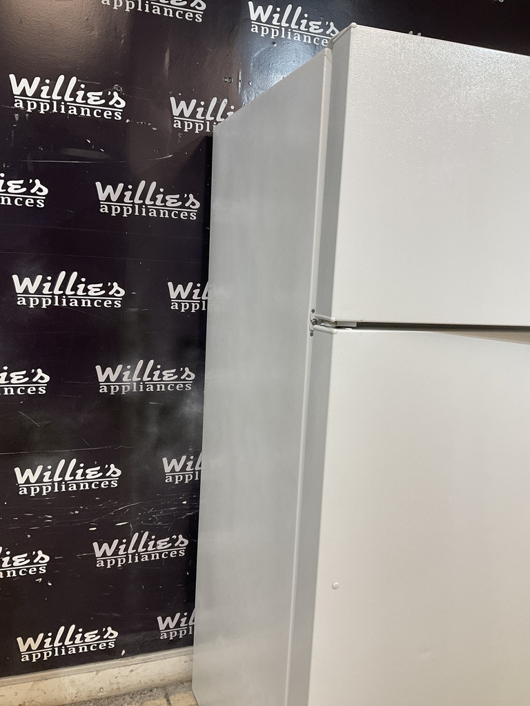 Ge Refrigerator  Top and Bottom 28x67 1/2” (white) 