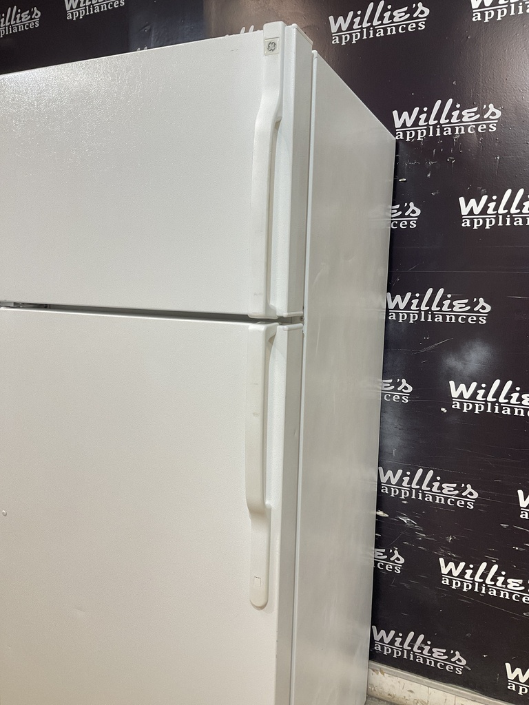Ge Refrigerator  Top and Bottom 28x67 1/2” (white) 
