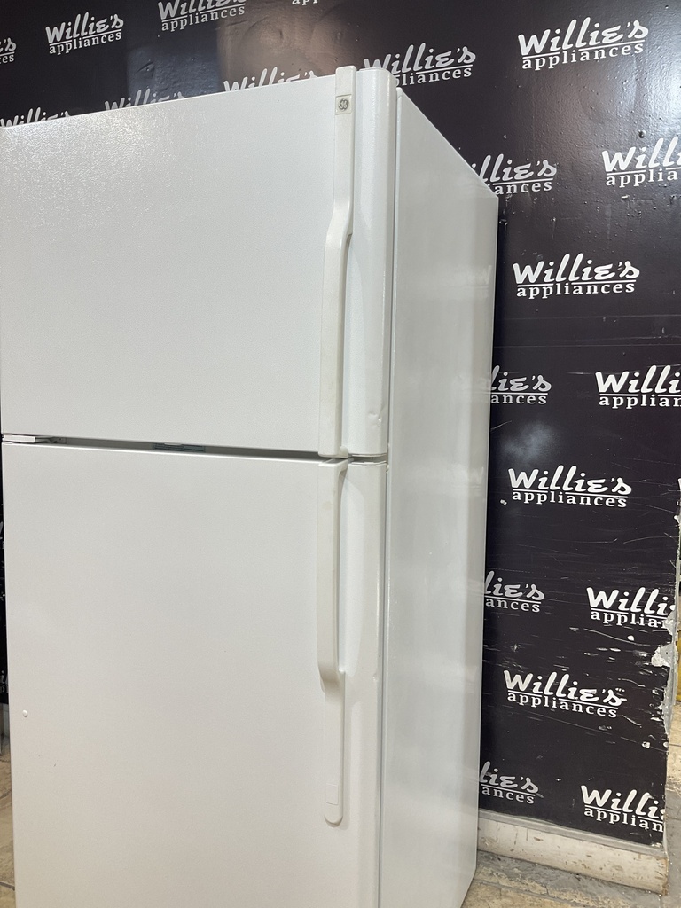 Ge Refrigerator Top and Bottom 30x67 (white)