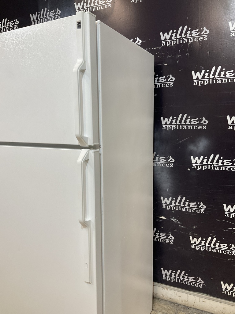 Hotpoint Refrigerator Top and Bottom 28x64 1/2” (White) 