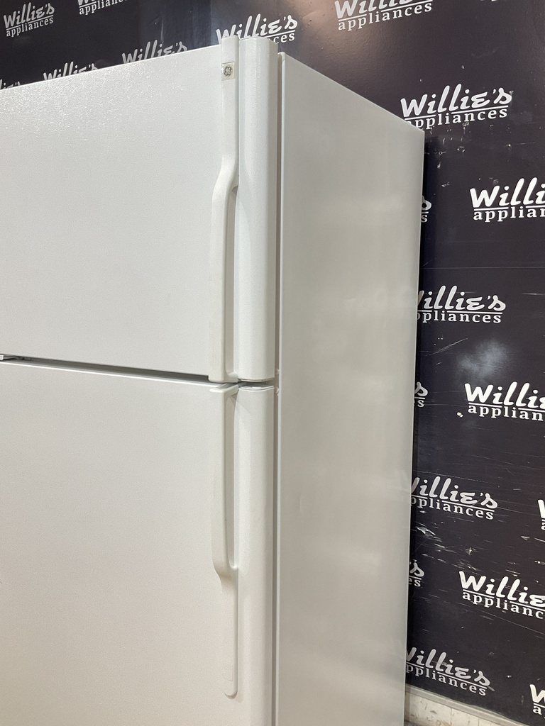 Ge Refrigerator Top and Bottom 30x67 1/2” (White) 