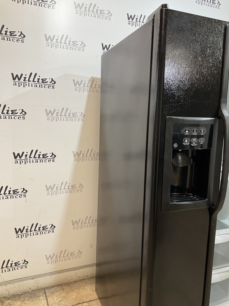 Ge Refrigerator Side by Side 34x67 1/2” (black) 