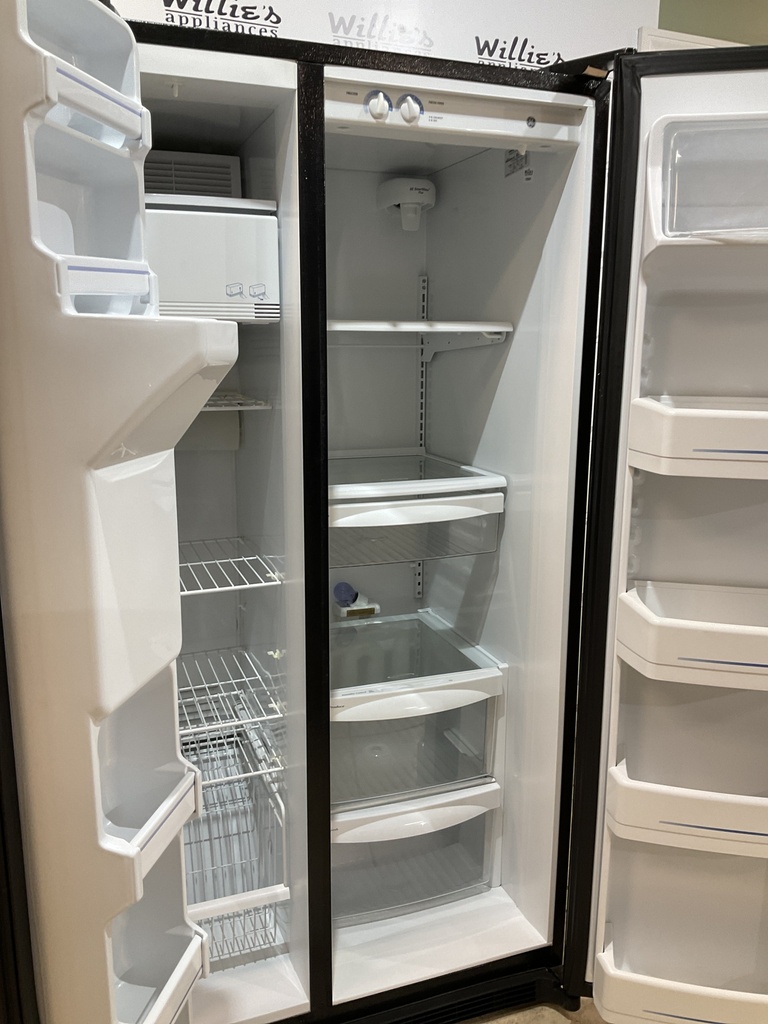 Ge Refrigerator Side by Side 34x67 1/2” (black) 