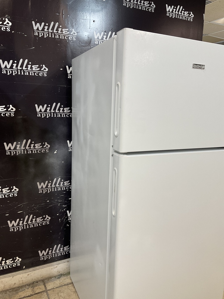 Hotpoint Refrigerator Top and Bottom 28x61 1/2” (White) 