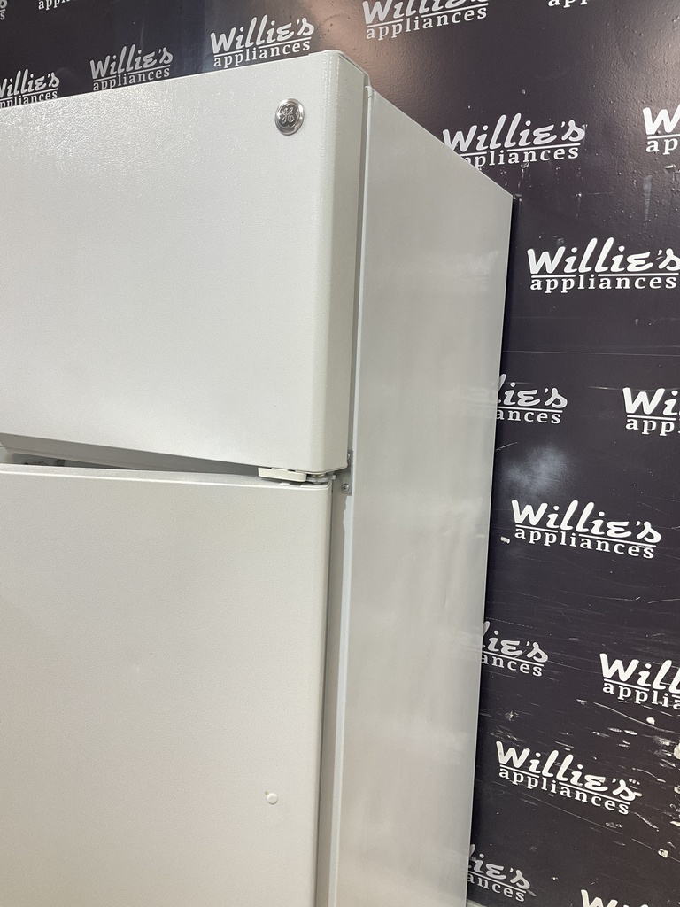 Ge Refrigerator Top and Bottom 28x64 1/2” (white) 