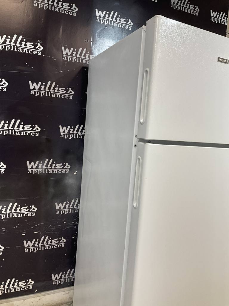 Hotpoint Refrigerator Top and Bottom 28x67 (white)