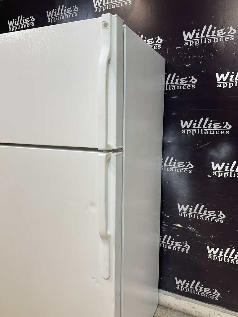 Ge Refrigerator Top and Bottom 28x64 1/2” (White) 