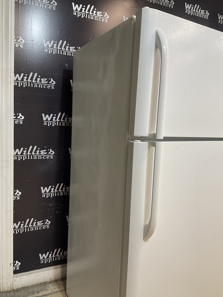 Frigidaire Refrigerator Top and Bottom 30x66 (White) 