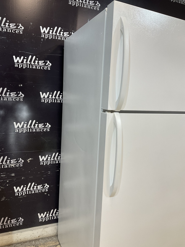 Frigidaire Refrigerator Top and Bottom 30x66 (White). 