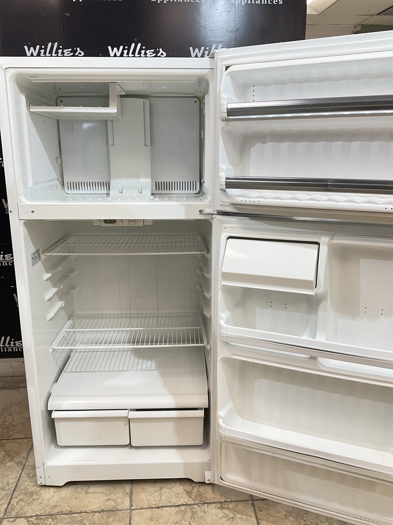 Ge Used Refrigerator Top and Bottom 28x61 1/2”