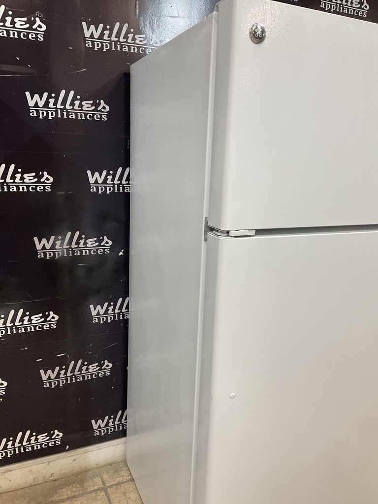 Ge Used Refrigerator Top and Bottom 28x64