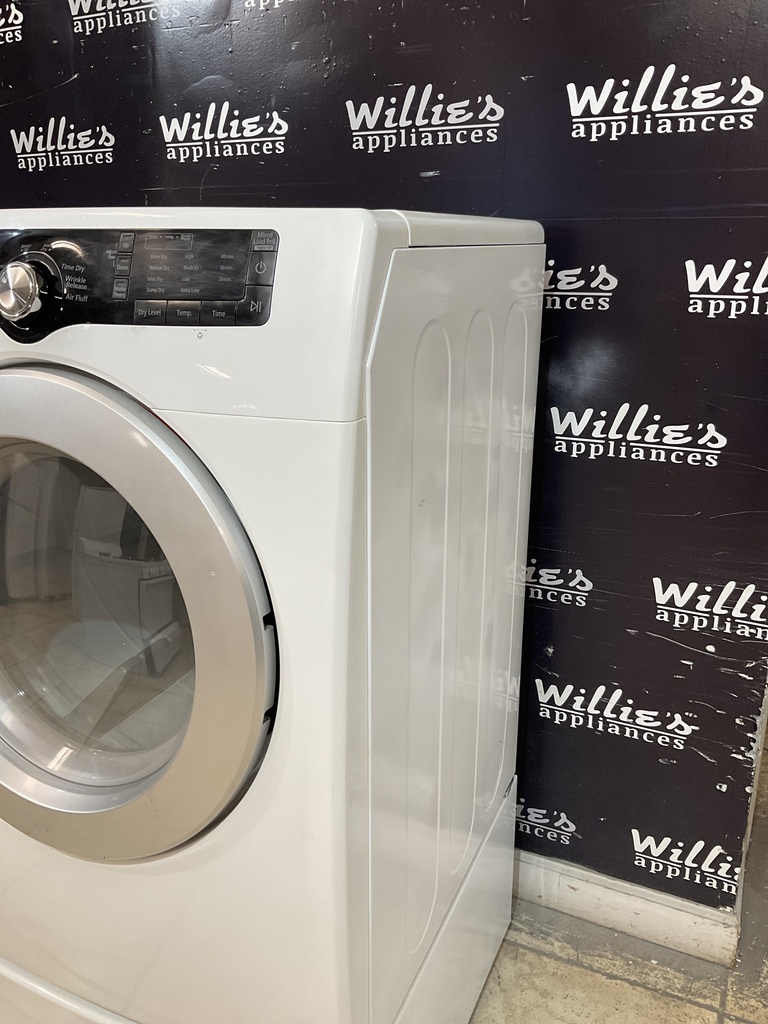 Samsung Used Electric Dryer 20volts (30 AMP) 27inches {no cord}