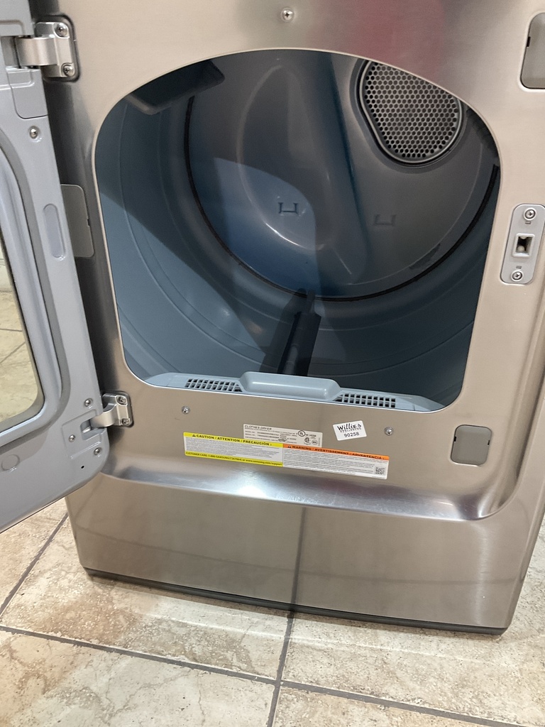 Samsung Used Electric Dryer 220volts (30 AMP) 27inches {3 prong}