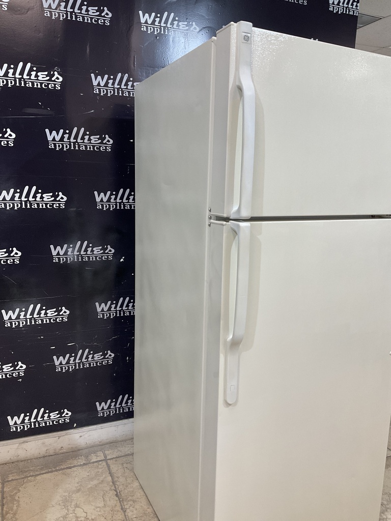Ge Used Refrigerator Top and Bottom 28x67