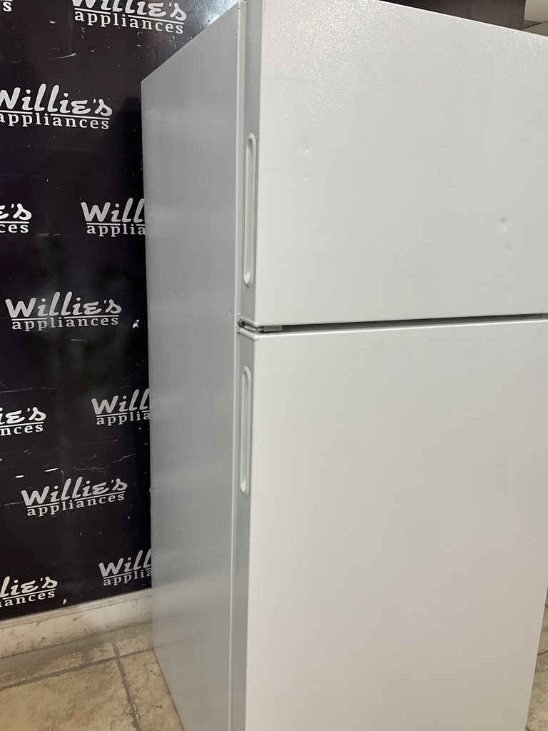 Hotpoint Used Refrigerator Top and Bottom 28x61 1/2”