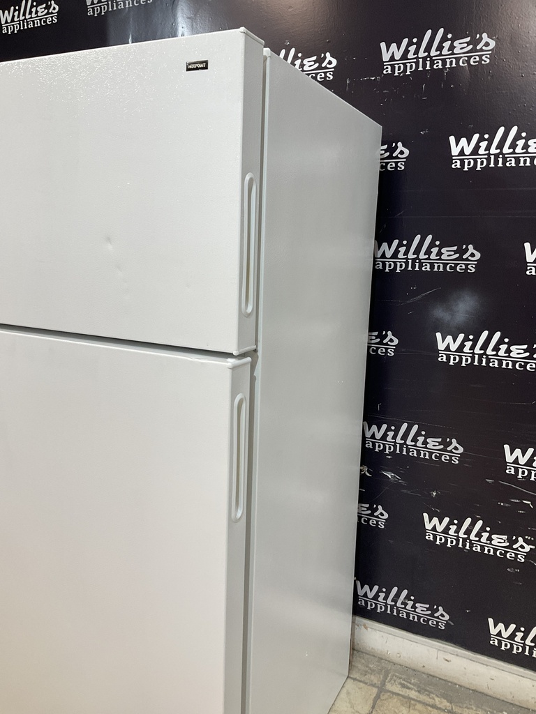 Hotpoint Used Refrigerator Top and Bottom 28x61 1/2”
