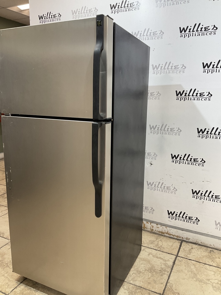 Ge Used Refrigerator Top and Bottom 28x64 1/2” 