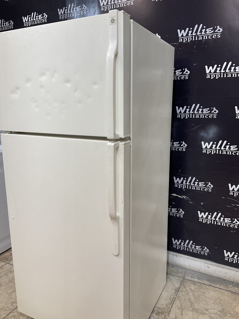 Ge Used Refrigerator Top and Bottom 28x64 1/2” 