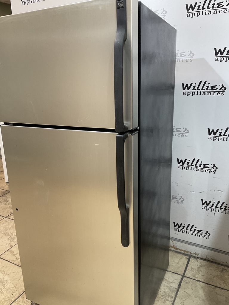 Ge Used Refrigerator Top and Bottom 28x64 1/2” 